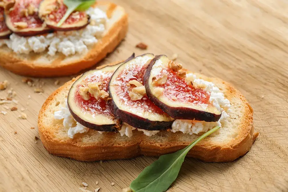 Ricotta toast with sliced figs